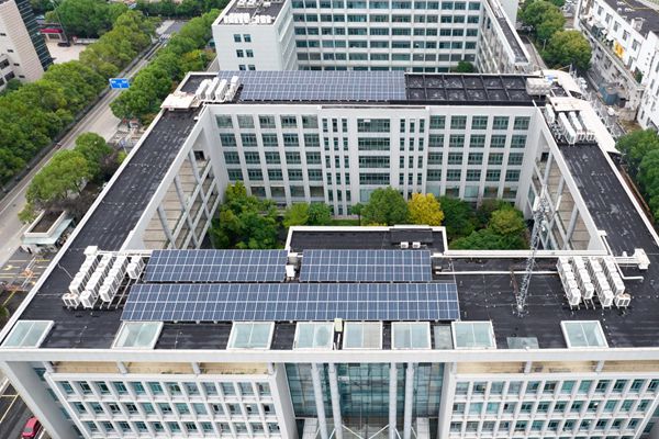 Power Through Outages: Choosing the Best Solar Energy Storage System