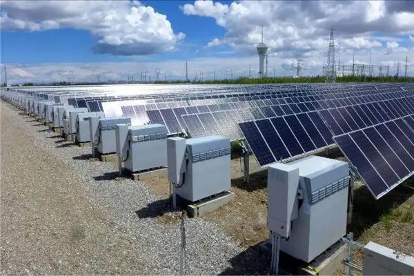 Integrated Solar and Energy Storage Systems: Power Resilience Solutions