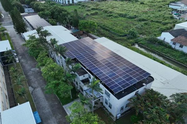 High-Performance Ballasted Flat Roof Solar Panel Mounts: Engineering Durability for Commercial Installations